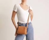 BOLSA CROSSBODY MÉDIA MARROM TEXTURIZADA BARBICACHO C 50012 1773 0002 ANACAPRI - Vintedoisk